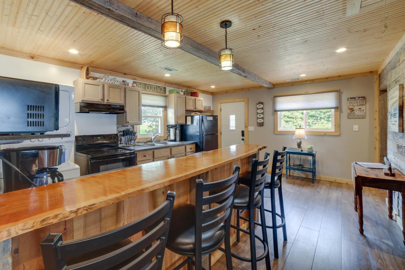 Cozy Cottage with Dock and Patio by Indiana Beach Main image 2